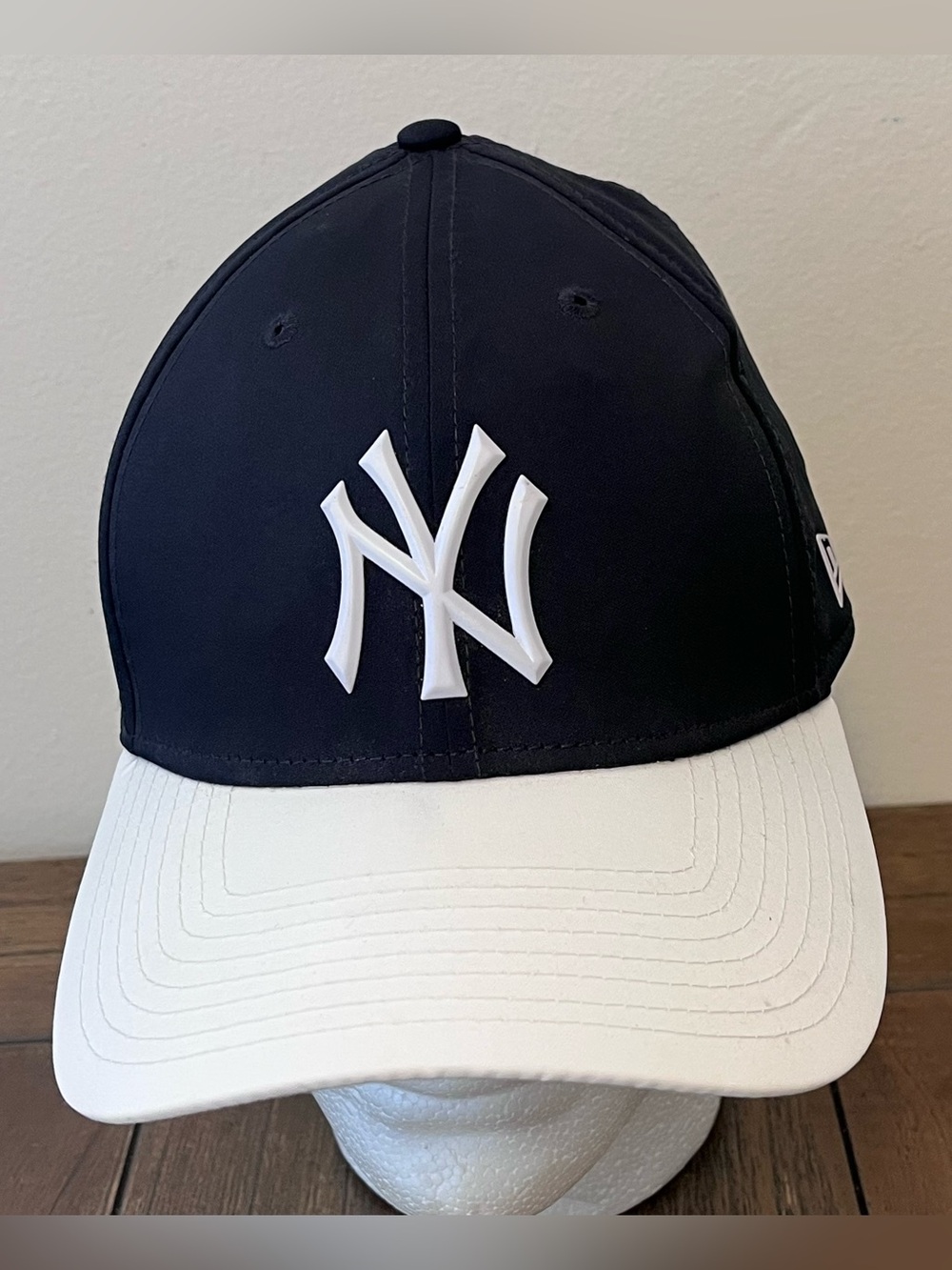 New York Yankees New Era Medium- Large Hat